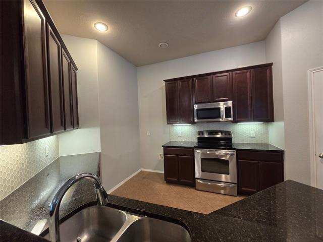 Building Photo - 5750 Crestwood Dr