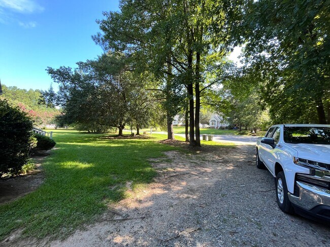 Building Photo - Charming 3-Bedroom Ranch