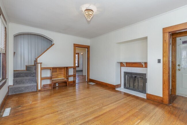 Building Photo - 48 Beacon St