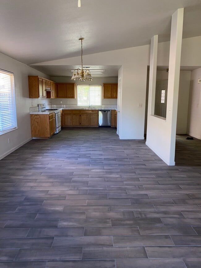 Building Photo - 2123 Nand Dr
