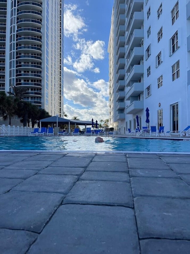 Building Photo - 4250 Galt Ocean Dr