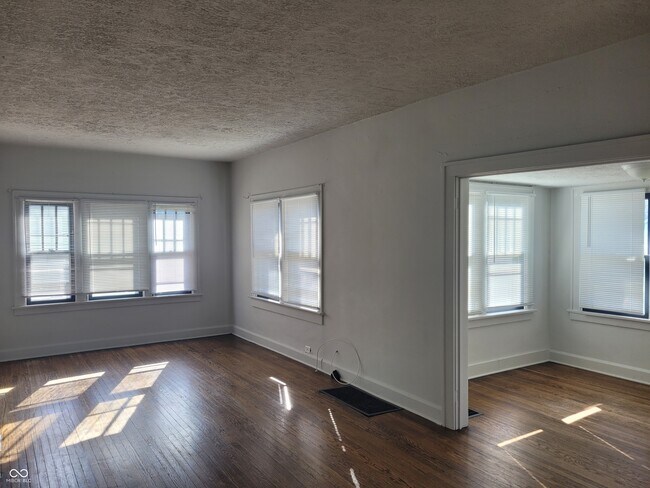 Building Photo - 629 Carlyle Pl