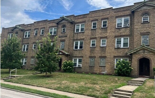 Building Photo - 415 Probasco St