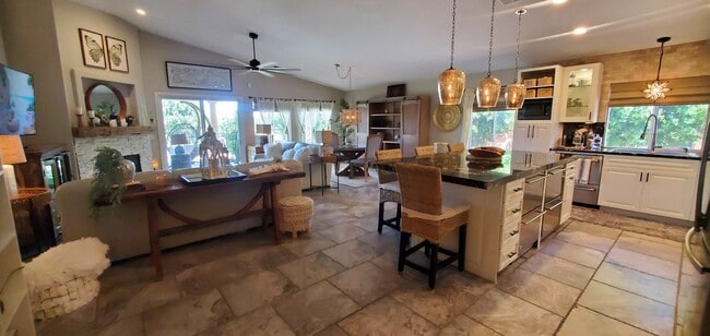 Building Photo - 82570 Delano Dr