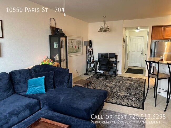 Building Photo - Spacious Two Bedroom Townhome