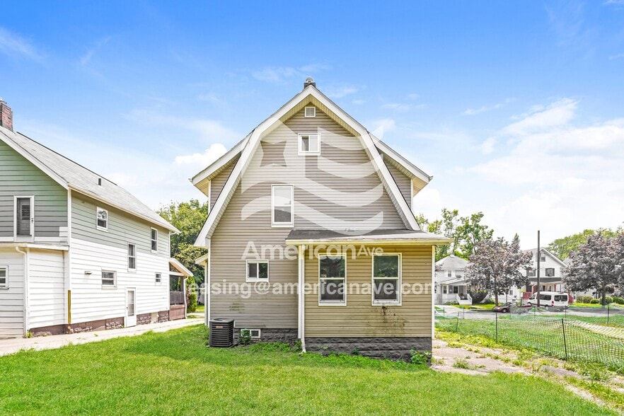 Building Photo - 893 Fried St