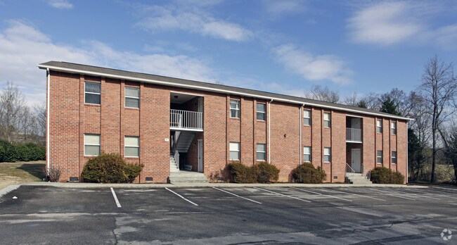 Building Photo - Oak Ridge Suites