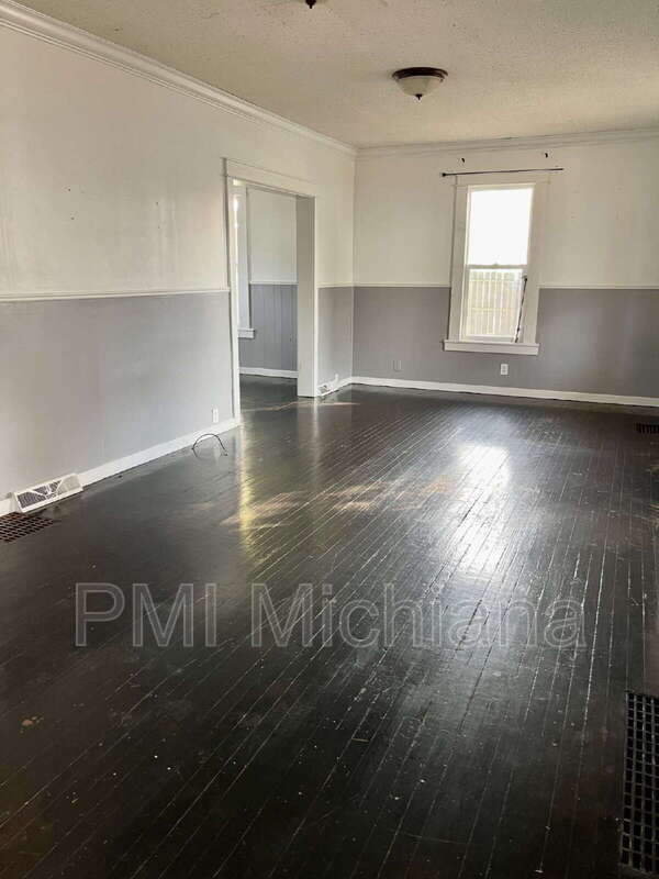 Building Photo - 846 S 26th St