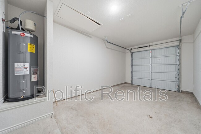 Building Photo - 126 Leon Ln