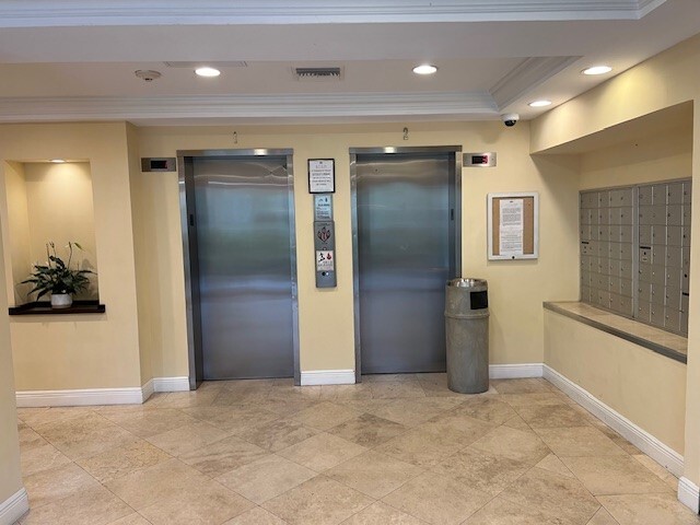 Lobby - 2640 NE 135th St