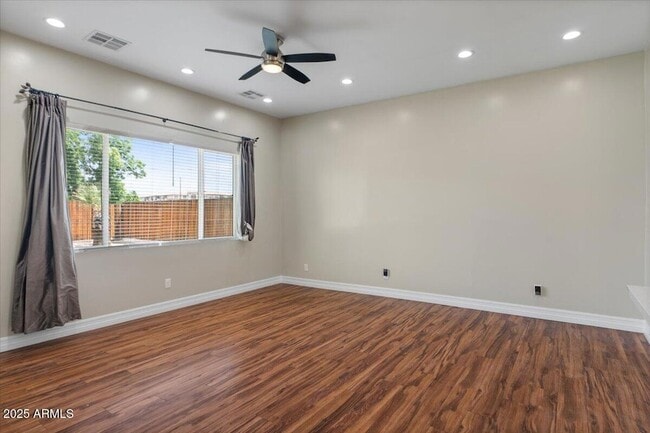 Building Photo - 838 E Belmont Ave