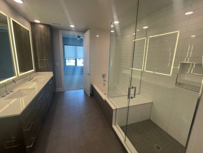 Building Photo - 1045 Lincoln St