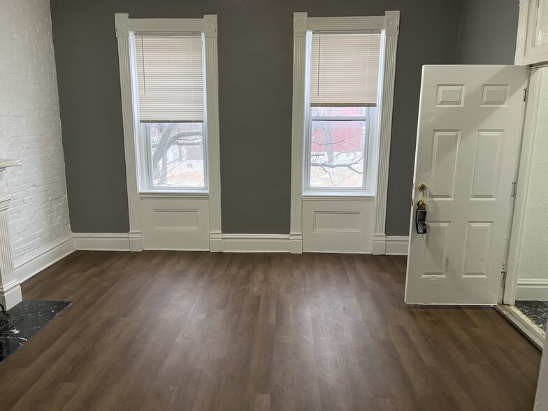 Large living room w/lots of natural light - 2621 Arsenal St