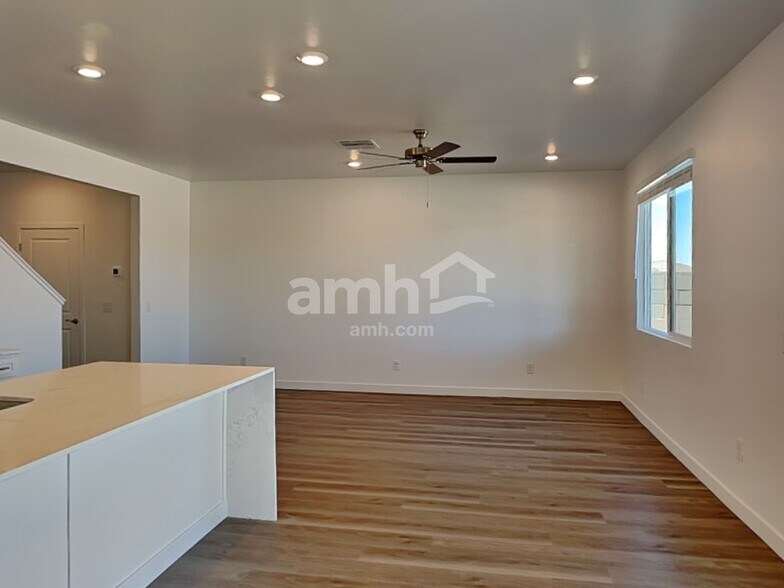 Building Photo - 6192 W Calle Lingo