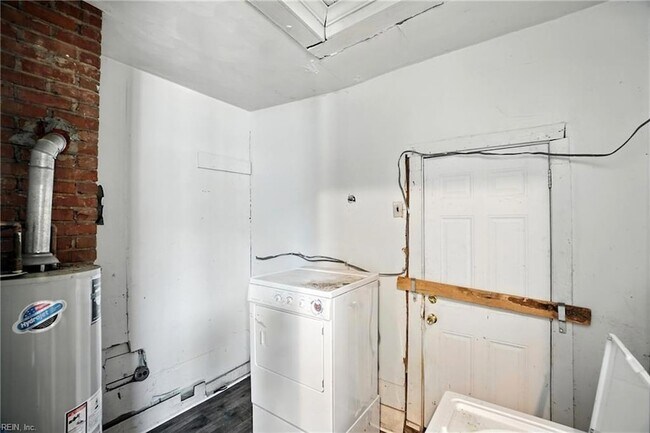 Building Photo - 7483 Hughart St