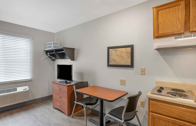 Building Photo - Furnished Studio-Springfield - South - Bat...