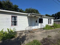 Building Photo - 105 N Cemetery St