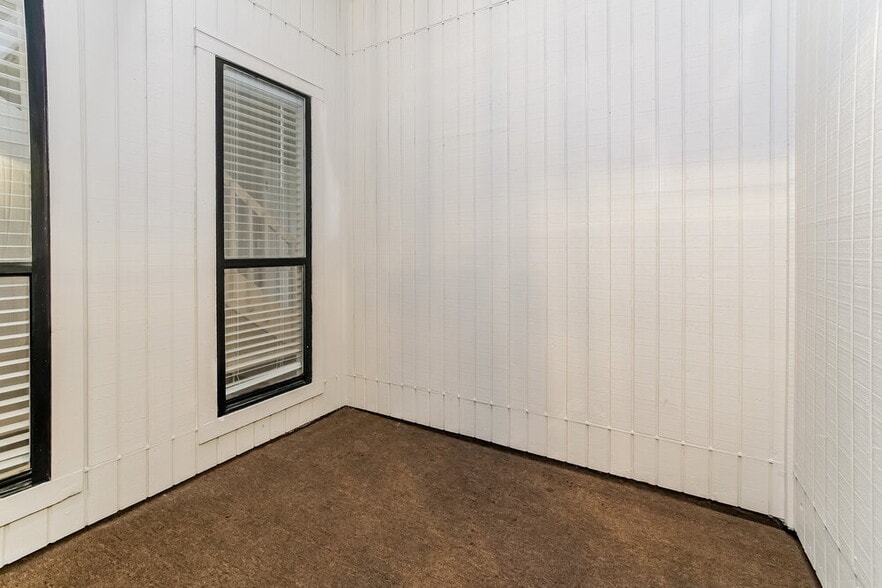 Building Photo - 6911 Coleus Ct