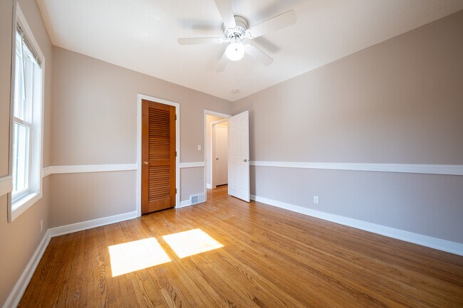 Building Photo - 2116 W 105th St