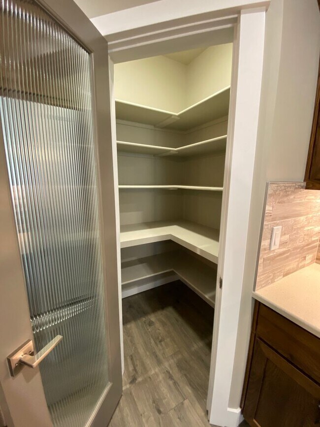 Building Photo - Lovely Single Level 3 Bed 2 Bath Home in M...