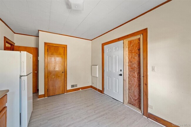 Building Photo - 443 Sackett Lake Rd