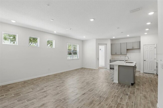 Building Photo - 1432 silver lining way
