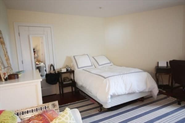 Building Photo - 20 Chapel St