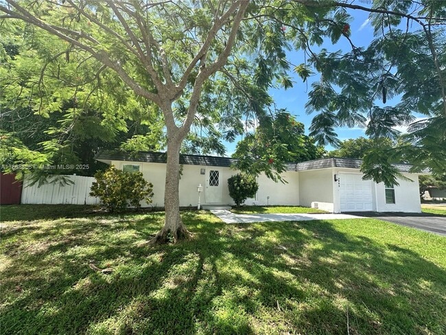 Primary Photo - 8003 NW 70th Ave