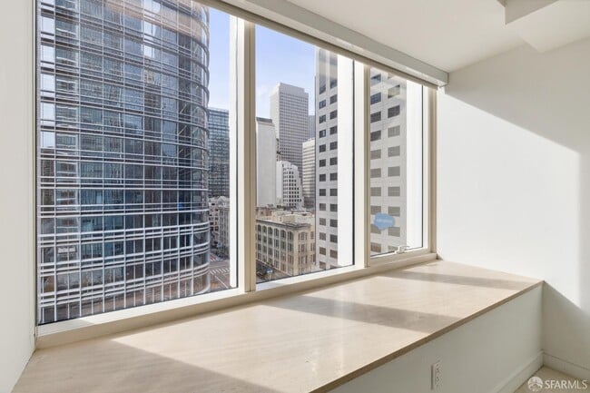 Building Photo - 301 Mission St