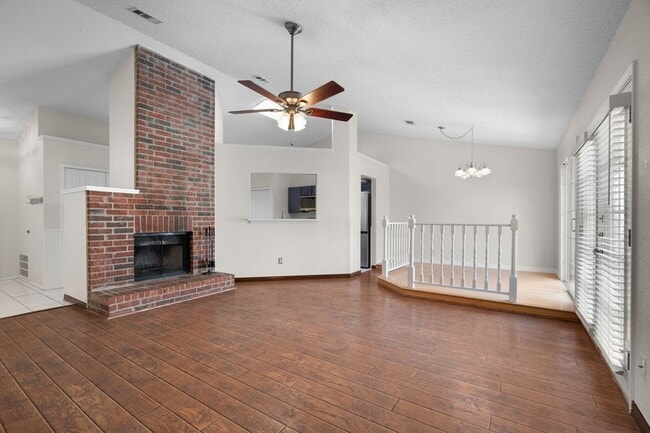 Building Photo - 1425 Thistlewood Ln
