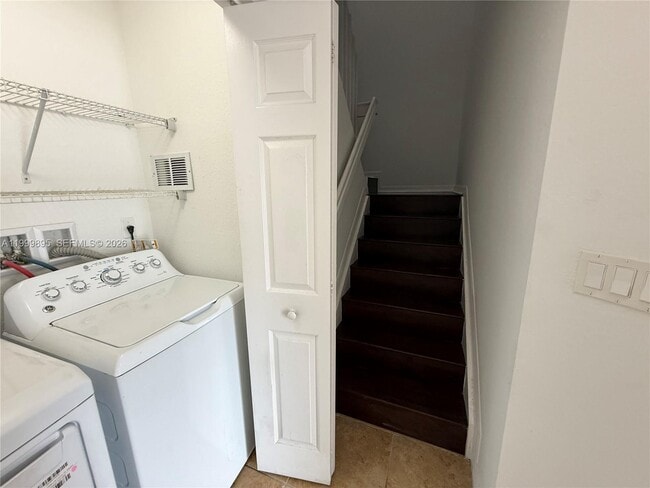 Building Photo - 8800 NW 107 Ct