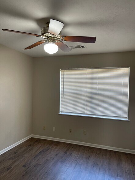 Building Photo - 1205 Vinyard Ct