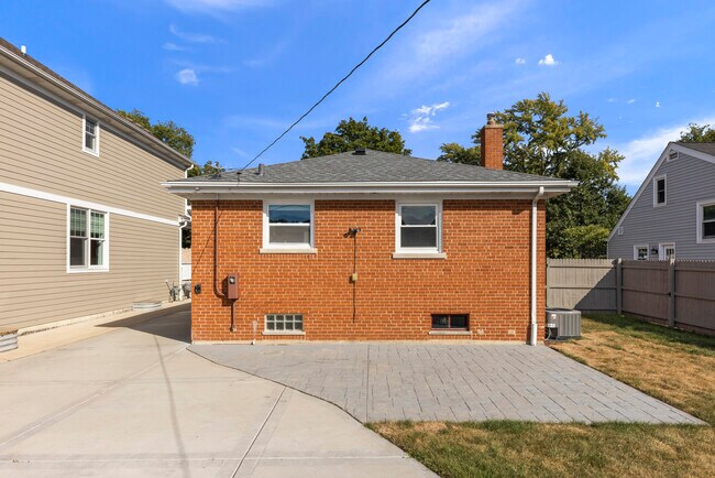 Building Photo - 794 Fairfield Ave
