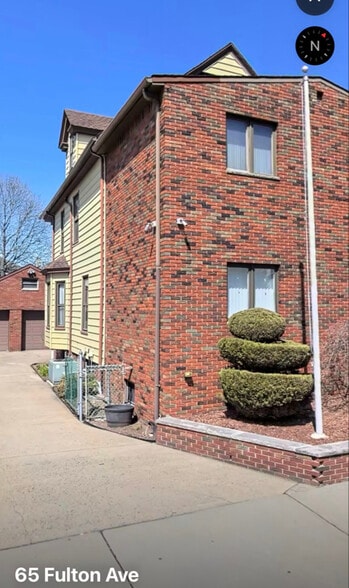 Primary Photo - 65 Fulton Ave