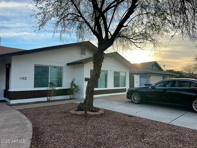 Building Photo - 1 W Fairmont Dr