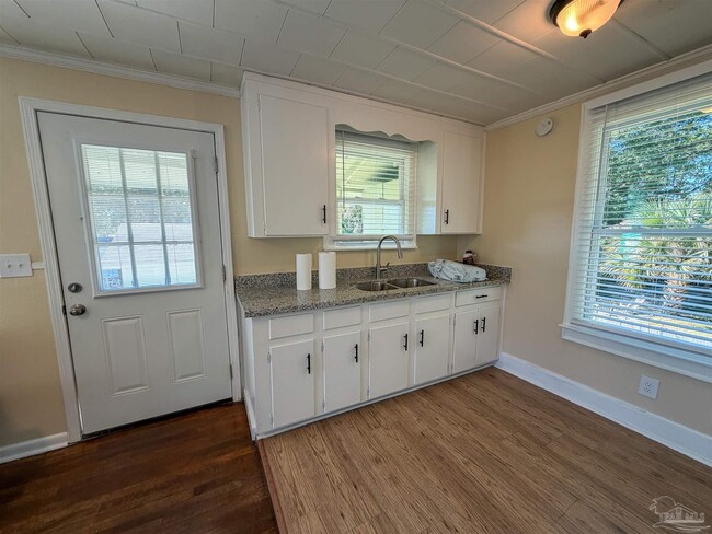 Building Photo - 17 N K St