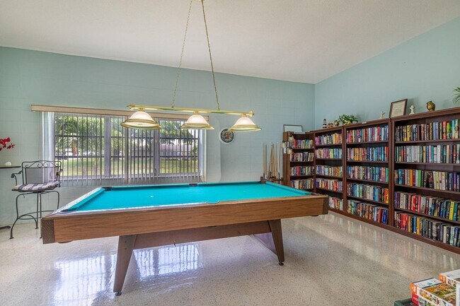 Building Photo - 180 High Point Terrace E