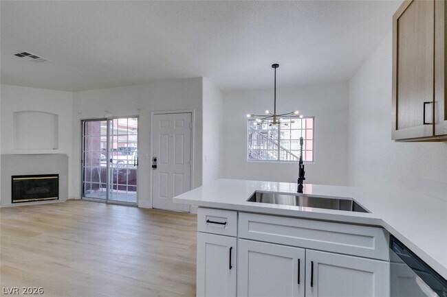 Building Photo - 4730 E Craig Rd