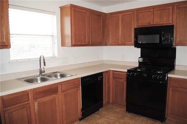 Building Photo - 2408 Bluffstone Dr