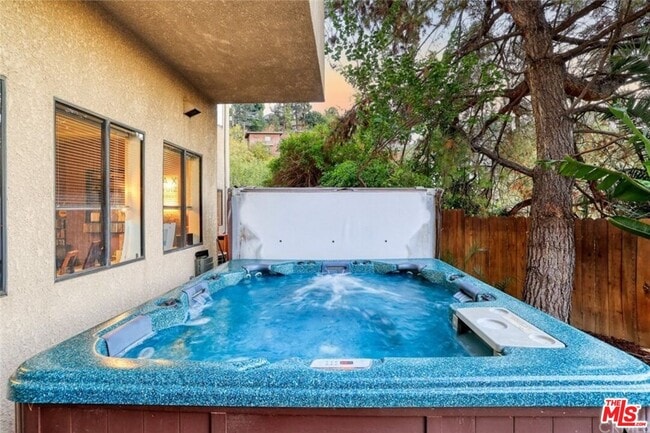 Building Photo - 728 Montecito Dr