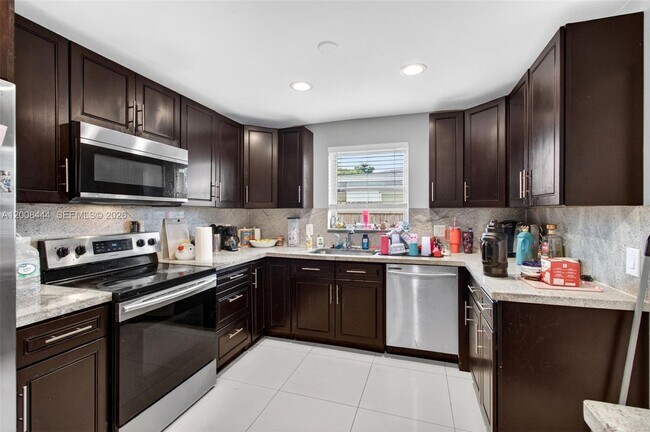 Building Photo - 10850 Eureka St