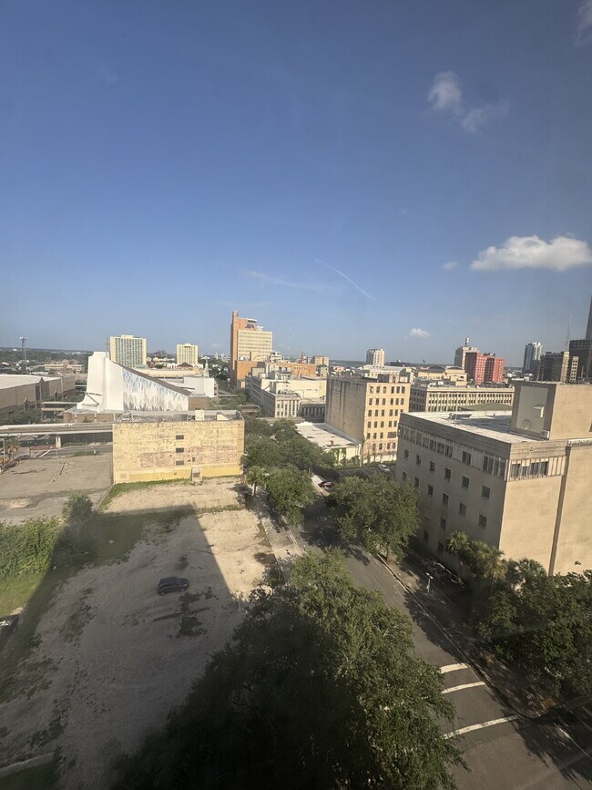 Building Photo - 1 Bedroom 1 bath with a view in downtown Jacksonville