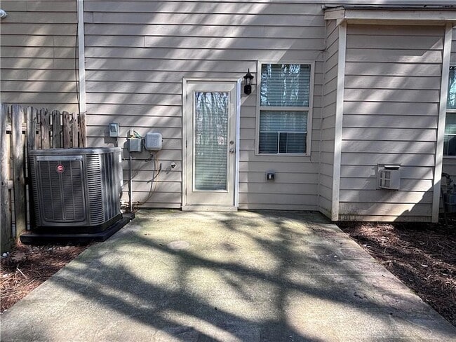 Building Photo - 203 Townview Dr
