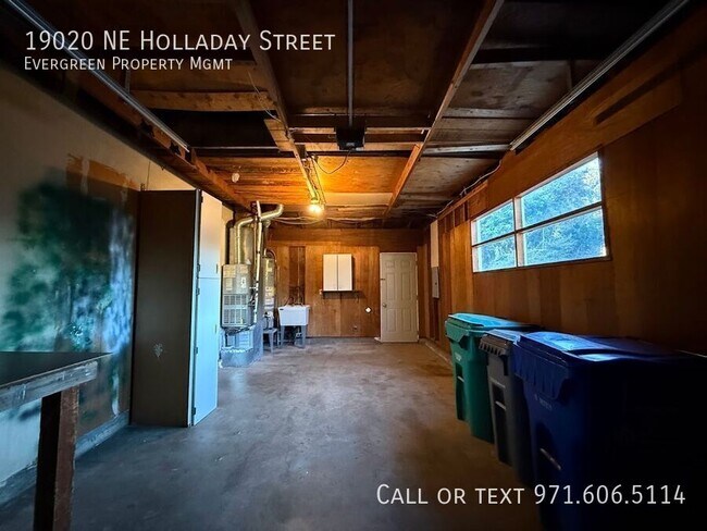 Building Photo - 19020 NE Holladay St
