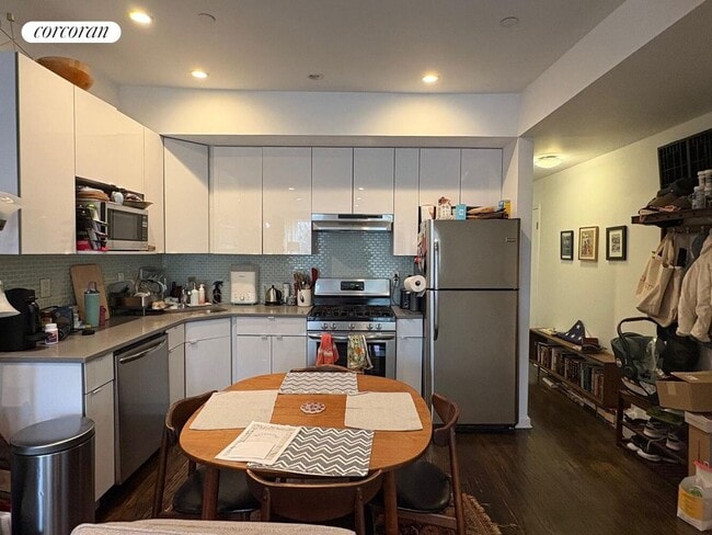 Building Photo - 498 Court St