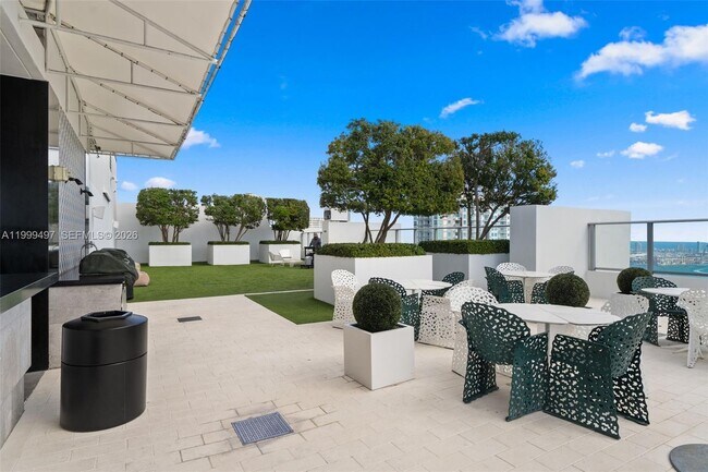 Building Photo - 1010 Brickell Ave