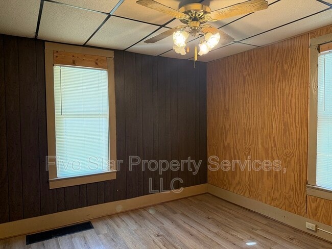 Building Photo - 1104 S 11th St