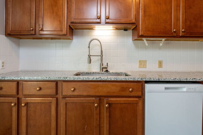 Building Photo - 4722 E Elm St