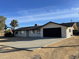 Building Photo - 60325 Alta Loma Dr