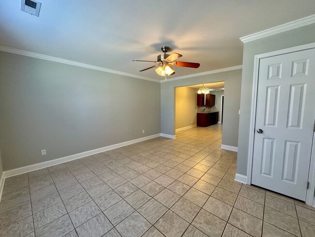 Building Photo - MOVE-IN READY! **MOVE-IN Special $250 off the 1st full month's rent.**